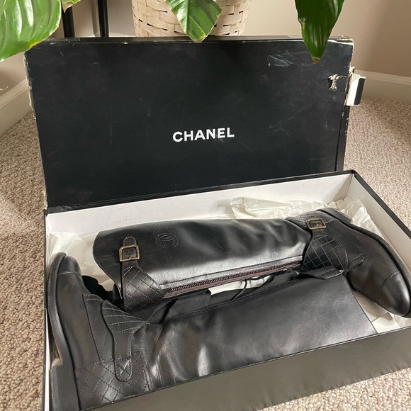 Authentic Chanel boots 37.5 excellent condition - Picture 4 of 15